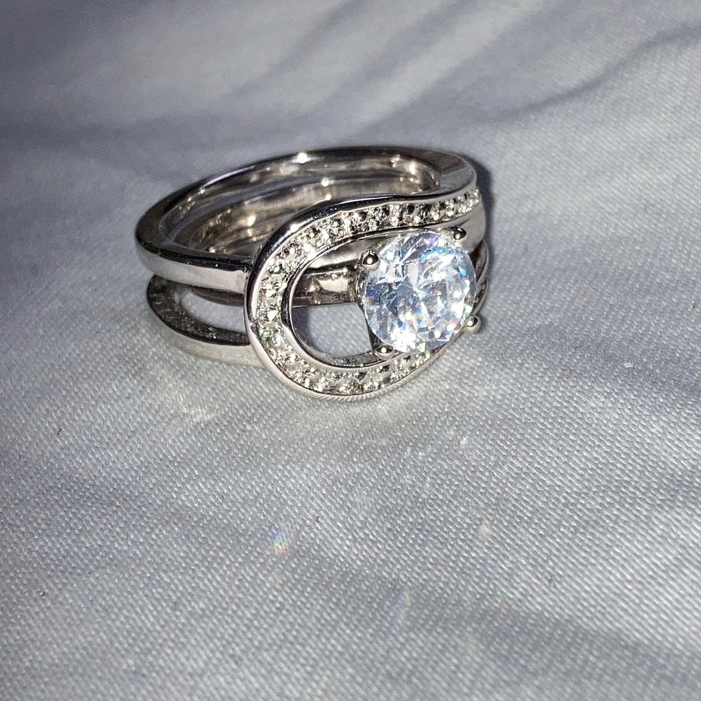Fake Diamond Ring Set - Picture 1 of 3